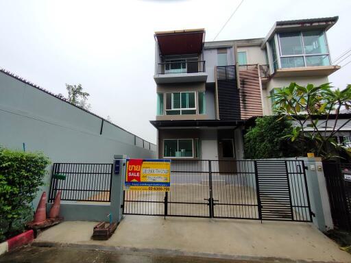 118 Sqm., 3 Beds, 2 Baths Townhouse listed for ฿ 4,830,000.