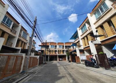 85 Sqm., 3 Beds, 2 Baths Townhouse listed for ฿ 4,725,000.