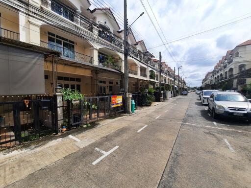 106 Sqm., 4 Beds, 3 Baths Townhouse listed for ฿ 4,725,000.