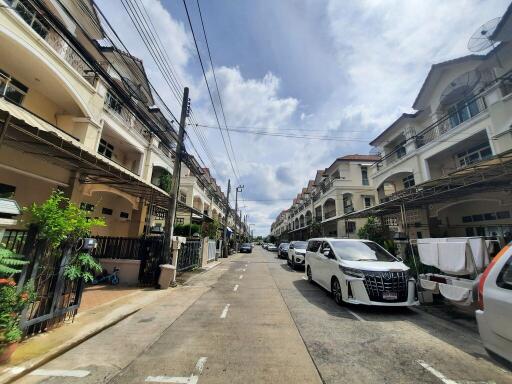 106 Sqm., 4 Beds, 3 Baths Townhouse listed for ฿ 4,725,000.