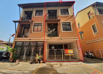 75 Sqm., 3 Beds, 3 Baths Townhouse listed for ฿ 3,800,000.