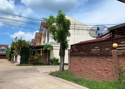 182 Sqm., 3 Beds, 2 Baths Townhouse listed for ฿ 4,620,000.