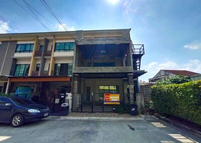 113 Sqm., 3 Beds, 2 Baths Townhouse listed for ฿ 3,700,000.