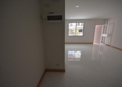 85 Sqm., 3 Beds, 2 Baths Townhouse listed for ฿ 4,515,000.