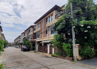 163 Sqm., 3 Beds, 2 Baths Townhouse listed for ฿ 4,410,000.