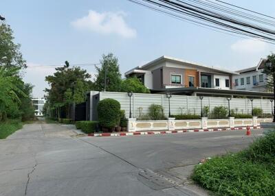 80 Sqm., 3 Beds, 2 Baths Townhouse listed for ฿ 4,410,000.