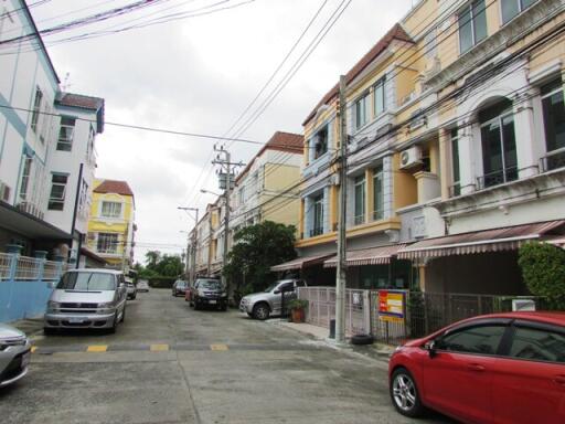 90 Sqm., 3 Beds, 2 Baths Townhouse listed for ฿ 4,410,000.