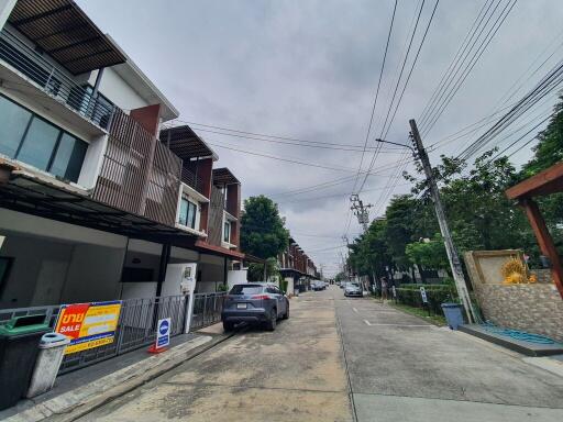 81 Sqm., 3 Beds, 2 Baths Townhouse listed for ฿ 3,600,000.
