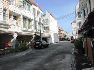 82 Sqm., 3 Beds, 2 Baths Townhouse listed for ฿ 4,305,000.