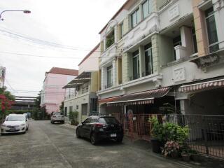 82 Sqm., 3 Beds, 2 Baths Townhouse listed for ฿ 4,305,000.