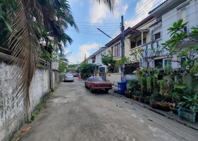 100 Sqm., 3 Beds, 2 Baths Townhouse listed for ฿ 4,305,000.