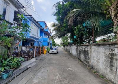 100 Sqm., 3 Beds, 2 Baths Townhouse listed for ฿ 4,305,000.