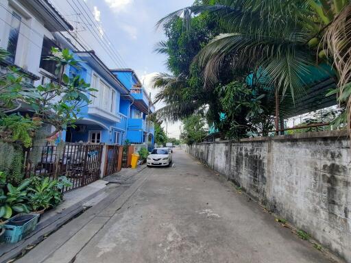 100 Sqm., 3 Beds, 2 Baths Townhouse listed for ฿ 4,305,000.