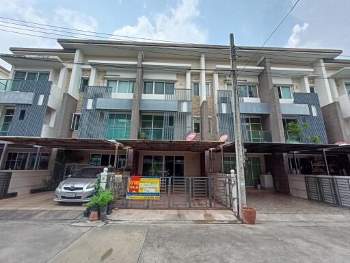 80 Sqm., 3 Beds, 3 Baths Townhouse listed for ฿ 4,200,000.