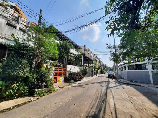 98 Sqm., 3 Beds, 2 Baths Townhouse listed for ฿ 4,200,000.