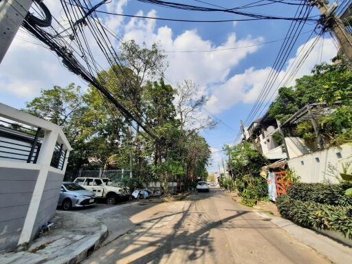 98 Sqm., 3 Beds, 2 Baths Townhouse listed for ฿ 4,200,000.