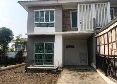 165 Sqm., 2 Beds, 1 Bath Townhouse listed for ฿ 4,134,000.