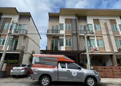 84 Sqm., 3 Beds, 2 Baths Townhouse listed for ฿ 4,095,000.