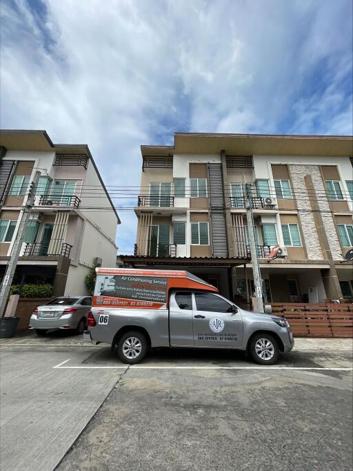 84 Sqm., 3 Beds, 2 Baths Townhouse listed for ฿ 4,095,000.