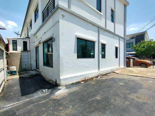 129 Sqm., 3 Beds, 2 Baths Townhouse listed for ฿ 3,200,000.
