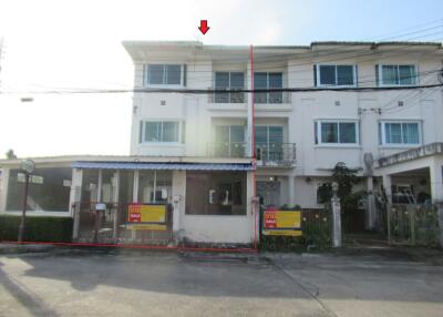 144 Sqm., 3 Beds, 2 Baths Townhouse listed for ฿ 4,001,000.
