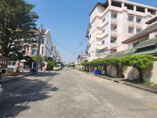 92 Sqm., 4 Beds, 3 Baths Townhouse listed for ฿ 3,990,000.