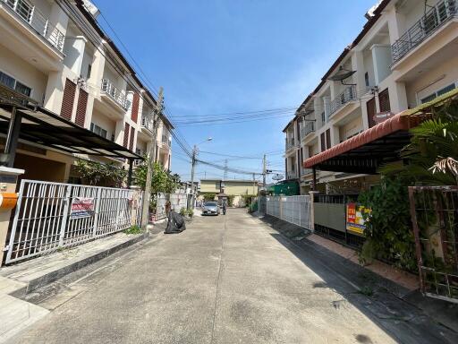 92 Sqm., 4 Beds, 3 Baths Townhouse listed for ฿ 3,990,000.