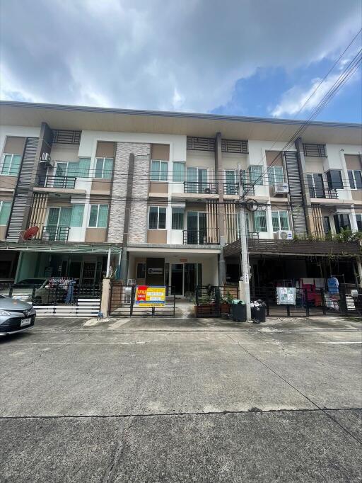 83 Sqm., 3 Beds, 2 Baths Townhouse listed for ฿ 3,990,000.