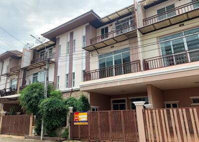 98 Sqm., 3 Beds, 4 Baths Townhouse listed for ฿ 3,990,000.