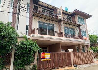 98 Sqm., 3 Beds, 4 Baths Townhouse listed for ฿ 3,990,000.