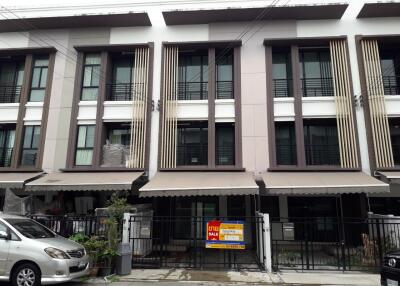 66 Sqm., 3 Beds, 2 Baths Townhouse listed for ฿ 3,200,000.