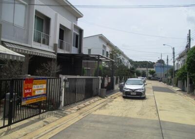 160 Sqm., 3 Beds, 2 Baths Townhouse listed for ฿ 3,200,000.