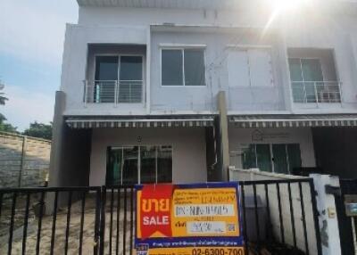 160 Sqm., 3 Beds, 2 Baths Townhouse listed for ฿ 3,200,000.