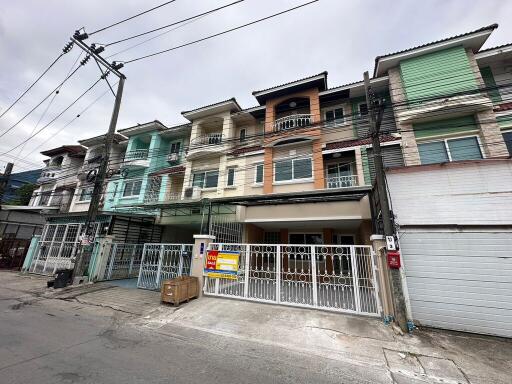 96 Sqm., 3 Beds, 2 Baths Townhouse listed for ฿ 3,885,000.