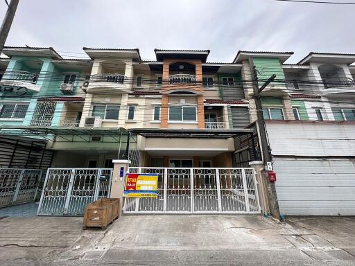 96 Sqm., 3 Beds, 2 Baths Townhouse listed for ฿ 3,885,000.