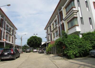 72 Sqm., 3 Beds, 3 Baths Townhouse listed for ฿ 3,885,000.