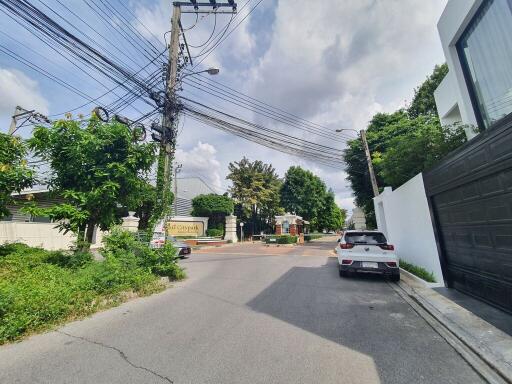 87 Sqm., 3 Beds, 2 Baths Townhouse listed for ฿ 3,885,000.