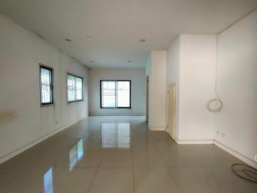 123 Sqm., 3 Beds, 2 Baths Townhouse listed for ฿ 3,200,000.