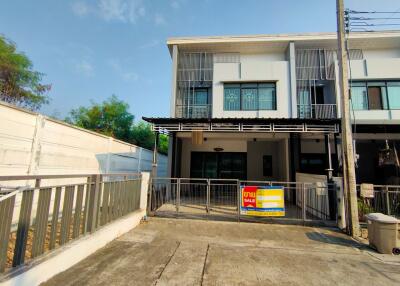 123 Sqm., 3 Beds, 2 Baths Townhouse listed for ฿ 3,200,000.