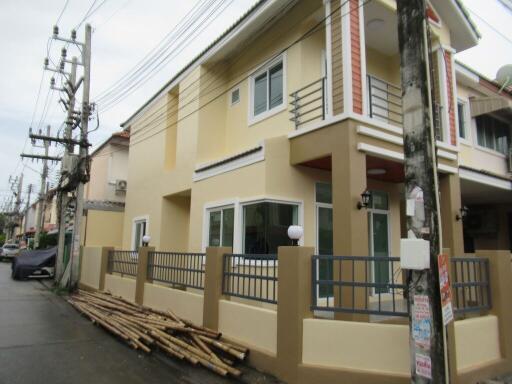 112 Sqm., 3 Beds, 2 Baths Townhouse listed for ฿ 3,780,000.