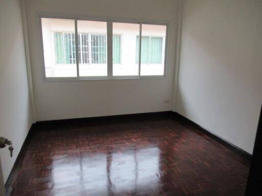 112 Sqm., 3 Beds, 2 Baths Townhouse listed for ฿ 3,780,000.