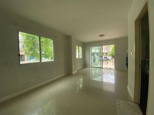 158 Sqm., 2 Beds, 1 Bath Townhouse listed for ฿ 2,900,000.