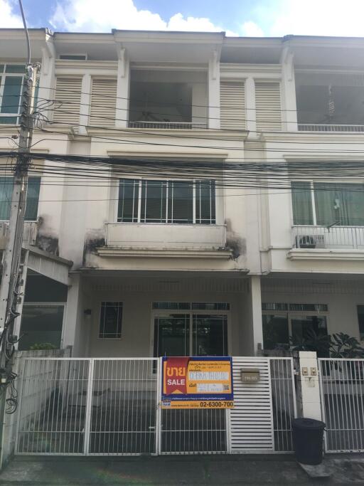 89 Sqm., 3 Beds, 2 Baths Townhouse listed for ฿ 3,675,000.