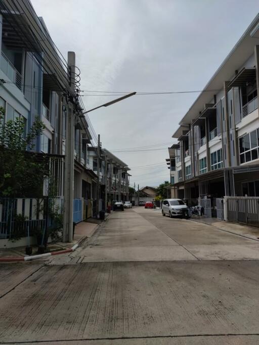 85 Sqm., 3 Beds, 2 Baths Townhouse listed for ฿ 3,675,000.