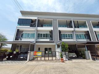 82 Sqm., 3 Beds, 2 Baths Townhouse listed for ฿ 3,675,000.