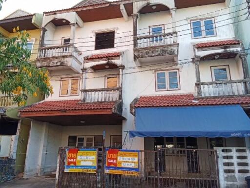 205 Sqm., 3 Beds, 2 Baths Townhouse listed for ฿ 1,785,000.