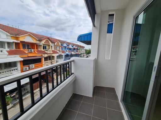 96 Sqm., 4 Beds, 3 Baths Townhouse listed for ฿ 3,570,000.