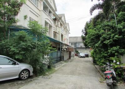 90 Sqm., 2 Beds, 1 Bath Townhouse listed for ฿ 3,570,000.