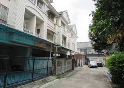 90 Sqm., 2 Beds, 1 Bath Townhouse listed for ฿ 3,570,000.