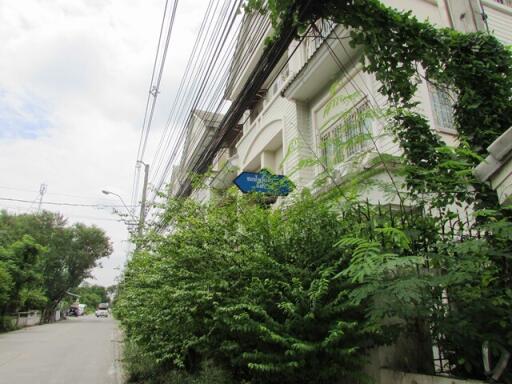 90 Sqm., 2 Beds, 1 Bath Townhouse listed for ฿ 3,570,000.